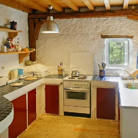 Pigadisanoi Sleeps 8 With Pool Air Con And Wifi