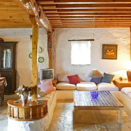 Pigadisanoi Sleeps 8 With Pool Air Con And Wifi Pigadhisanoi