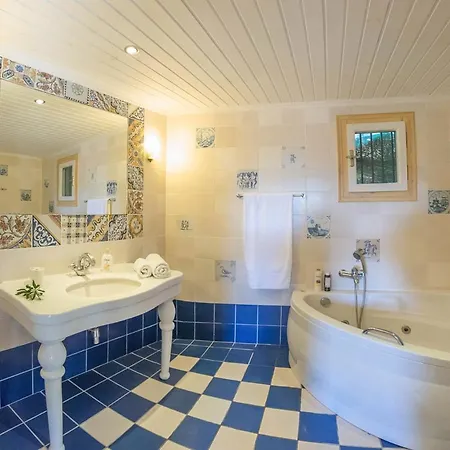 Pigadisanoi Sleeps 8 With Pool Air Con And Wifi Pigadhisanoi